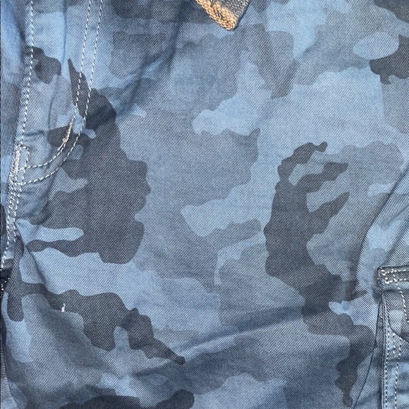 Men's Blue Camo Cargo Shorts - Picture 5 of 6